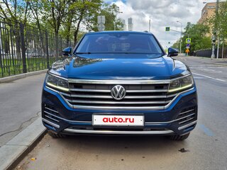 2018 Volkswagen Touareg III, синий, 3797000 рублей, вид 2