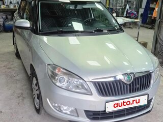 2012 Skoda Fabia II Рестайлинг, серебристый, 990000 рублей, вид 2