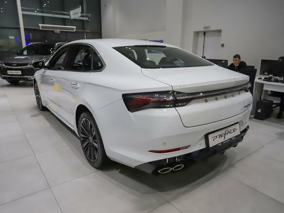 2026 Geely Preface I, белый - вид 2