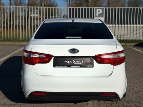 2011 Kia Rio 4-speed III, белый, 576000 рублей, вид 5