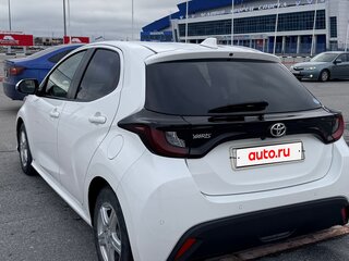 2020 Toyota Yaris IV, белый, 1280000 рублей, вид 2