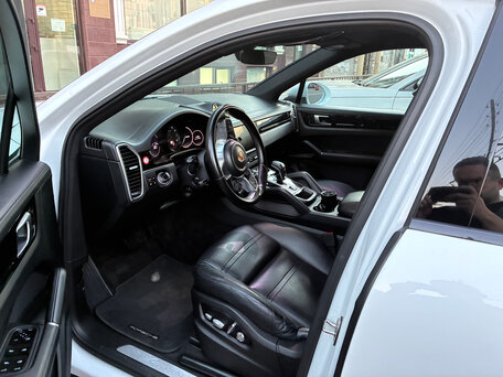2019 Porsche Cayenne III, белый, 6200000 рублей, вид 5