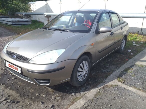 2004 Ford Focus I Рестайлинг, золотистый