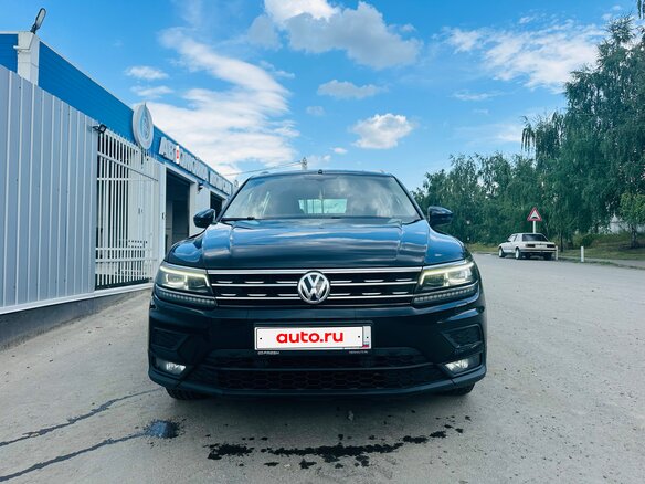 2017 Volkswagen Tiguan II, чёрный, 2200000 рублей