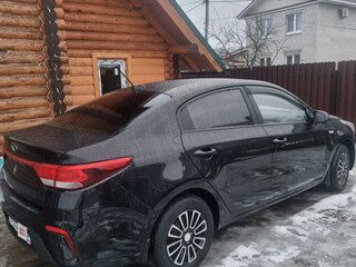 2018 Kia Rio IV, чёрный, 1075000 рублей, вид 3