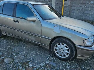 1998 Mercedes-Benz C-Класс 240 I (W202) Рестайлинг, золотистый, 180000 рублей, вид 2