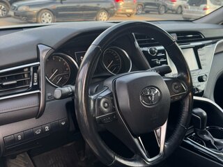 2019 Toyota Camry VIII (XV70), чёрный, 2550000 рублей, вид 5