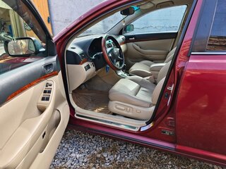 2004 Toyota Avensis II, красный, 800000 рублей, вид 2