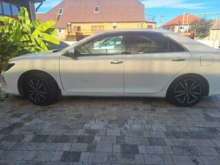 2018 Toyota Camry VII (XV50) Рестайлинг 2, белый, 2100000 рублей, вид 4