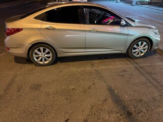 2011 Hyundai Solaris I, бежевый, 980000 рублей, вид 4