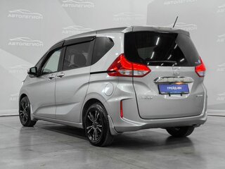 2019 Honda Freed II, серый, 1530000 рублей, вид 3