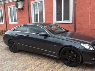 2009 Mercedes-Benz E-Класс 350 IV (W212, S212, C207), серый, 1500000 рублей, вид 3