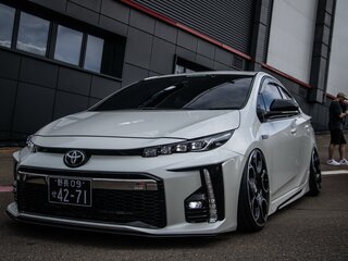 2017 Toyota Prius IV (XW50), белый, 2500000 рублей, вид 1