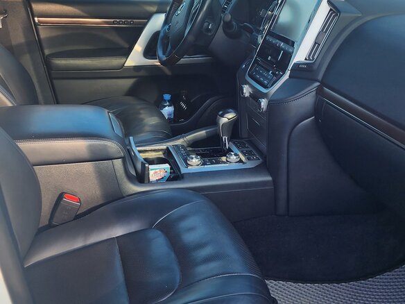 2017 Toyota Land Cruiser 200 Series Рестайлинг 2, белый, 6950000 рублей - вид 5