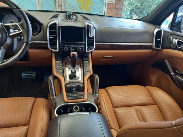 2015 Porsche Cayenne S E-Hybrid II Рестайлинг (958), коричневый, 4000000 рублей - вид 10