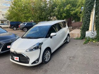 2021 Toyota Sienta II Рестайлинг, белый, 1730000 рублей, вид 1