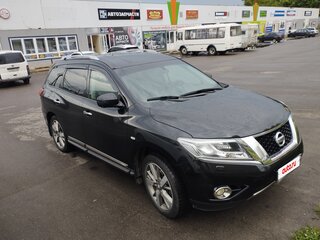 2015 Nissan Pathfinder IV, чёрный, 2300000 рублей, вид 3