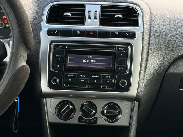 2013 Volkswagen Polo V, чёрный, 439999 рублей - вид 16