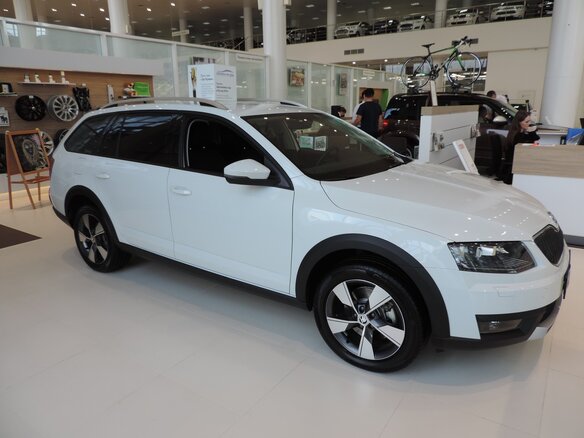 2017 Skoda Octavia III (A7) Рестайлинг, белый - вид 1