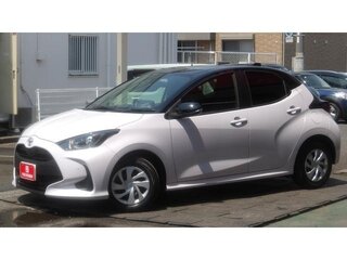 2021 Toyota Yaris IV, белый, 925111 рублей, вид 4
