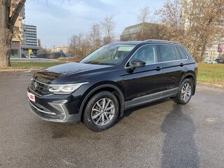 2021 Volkswagen Tiguan II Рестайлинг, чёрный, 4130000 рублей, вид 3