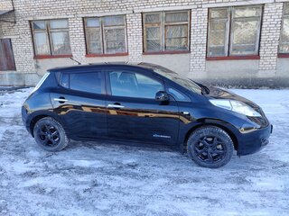 2015 Nissan Leaf I (ZE0/AZE0), чёрный, 900000 рублей, вид 3
