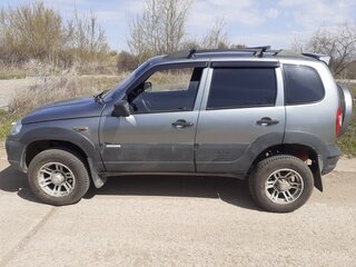 2014 Chevrolet Niva I Рестайлинг, серый, 650000 рублей, вид 3