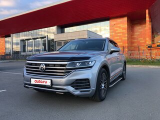 2018 Volkswagen Touareg III, серебристый, 5300000 рублей, вид 1