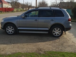 2007 Volkswagen Touareg I Рестайлинг, серебристый, 1900000 рублей, вид 4