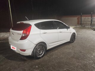 2013 Hyundai Solaris I, белый, 600000 рублей, вид 5