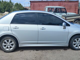 2010 Nissan Tiida I Рестайлинг, серебристый, 900000 рублей, вид 4