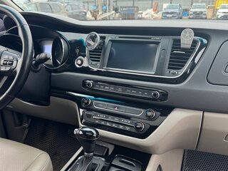2016 Kia Carnival III, белый, 2900000 рублей, вид 5