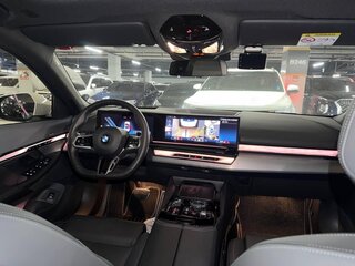 2023 BMW 5 серии 530i xDrive VIII (G60/G61/G68), белый, 7000000 рублей, вид 5
