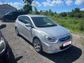 2013 Hyundai Solaris I, серебристый, 749000 рублей - вид 1