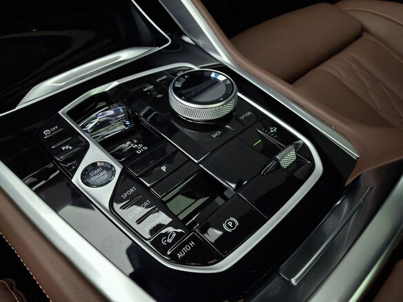 2025 BMW X6 40i III (G06) Рестайлинг, чёрный, 13500000 рублей - вид 13
