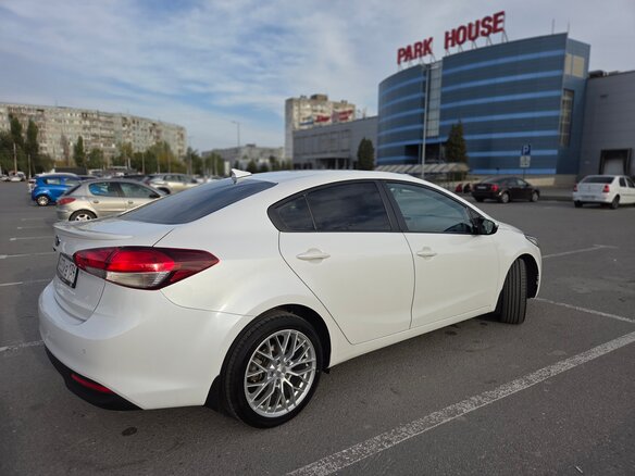 2017 Kia Cerato III Рестайлинг (Classic), белый, 1590000 рублей - вид 14