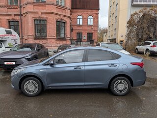 2017 Hyundai Solaris II, серый, 899999 рублей, вид 3