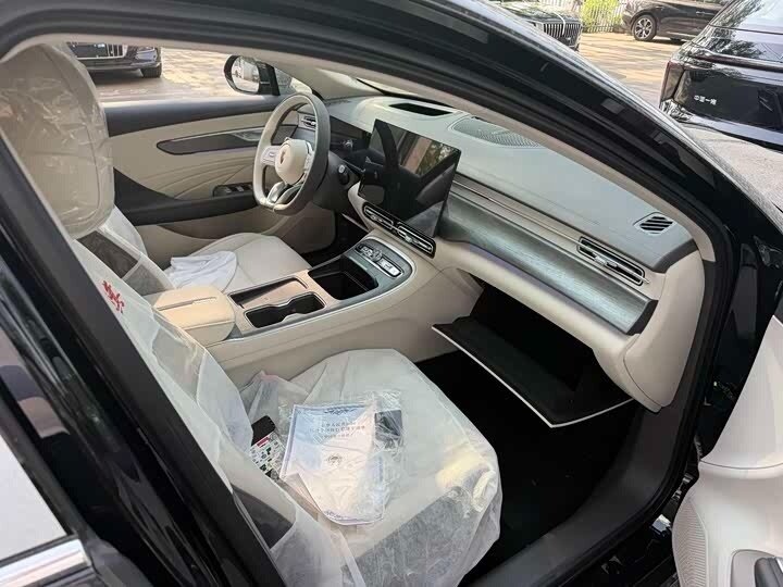Открыть фотографии: Hongqi H5 II Ресталйинг