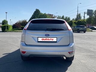 2010 Ford Focus II Рестайлинг, серебристый, 360000 рублей, вид 5