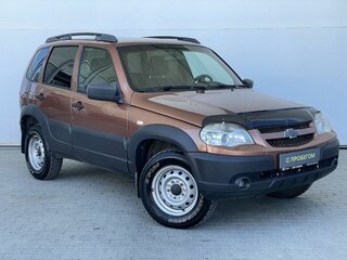 2018 Chevrolet Niva I Рестайлинг, коричневый, 638000 рублей, вид 3