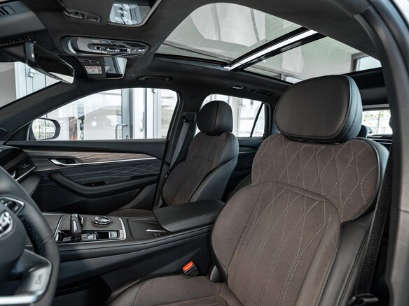 2026 Geely Monjaro I Рестайлинг, белый - вид 3