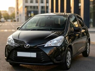 2018 Toyota Vitz III (XP130) Рестайлинг, чёрный, 1025000 рублей, вид 1