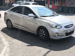 2012 Hyundai Solaris I, серебристый, 600000 рублей, вид 2