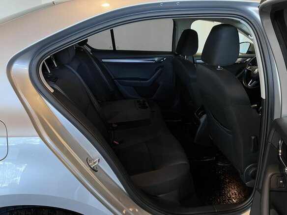 2017 Skoda Octavia III (A7) Рестайлинг, серебристый - вид 16