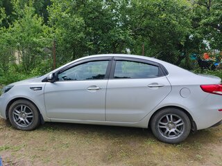 2016 Kia Rio III Рестайлинг, серый, 900000 рублей, вид 4