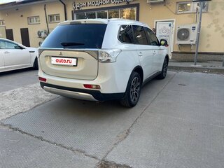 2014 Mitsubishi Outlander III, белый, 1299000 рублей, вид 2