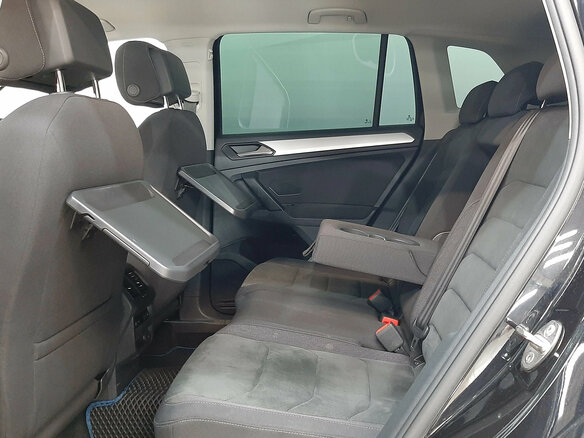 2018 Volkswagen Tiguan II, чёрный, 2119000 рублей - вид 11