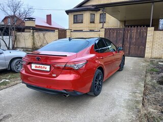 2021 Toyota Camry VIII (XV70) Рестайлинг, красный, 3800000 рублей, вид 4