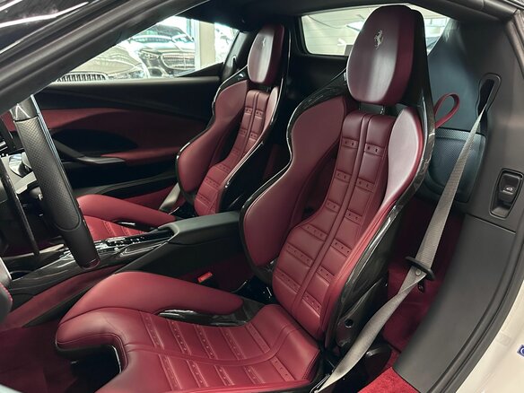 2023 Ferrari 296 GTS, белый, 30990000 рублей - вид 12