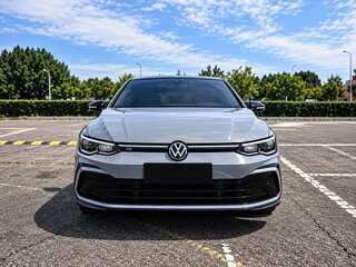 2023 Volkswagen Golf VIII, серый, 1800002 рублей, вид 2
